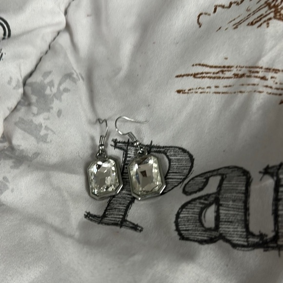 paparazzi Jewelry - Paparazzi Elegant Silver and Clear Gem Earrings